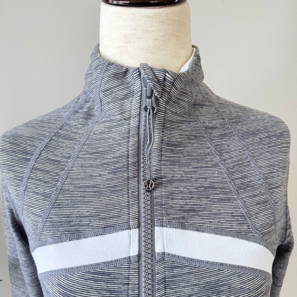 Lululemon 🍋 Define Blue Stripe Jacket - Picture 6 of 10